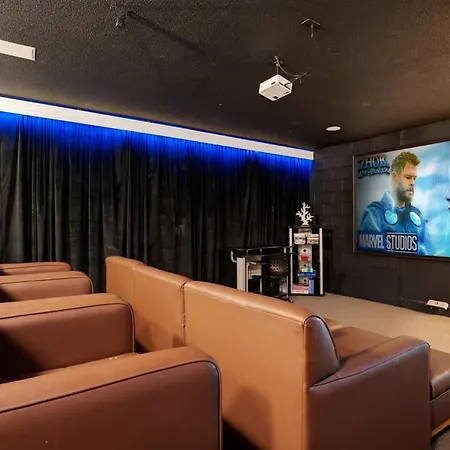 Villa Relaxing Retreat With Pool And Movie Theater